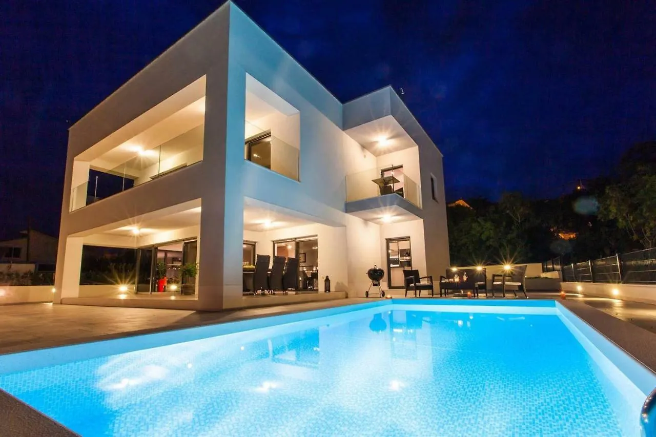 Villa Rina - Luxury Holiday Home ツリクヴェニツァ