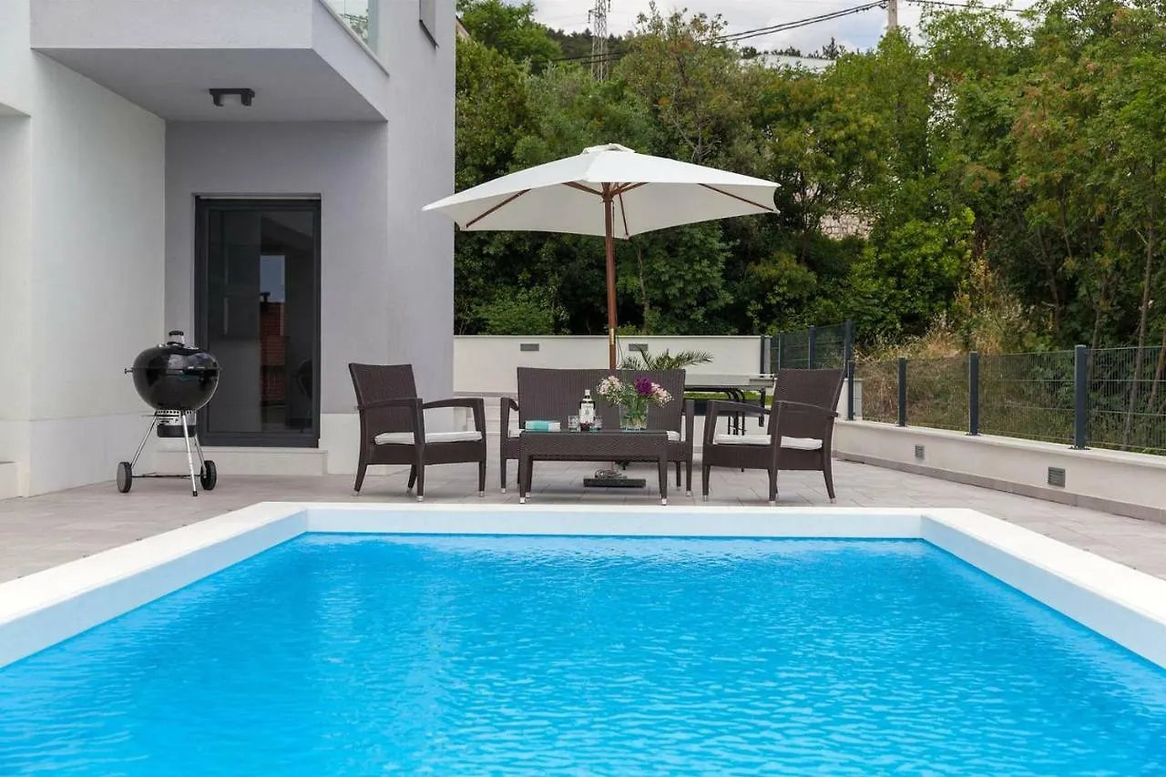 Villa Rina - Luxury Holiday Home ツリクヴェニツァ