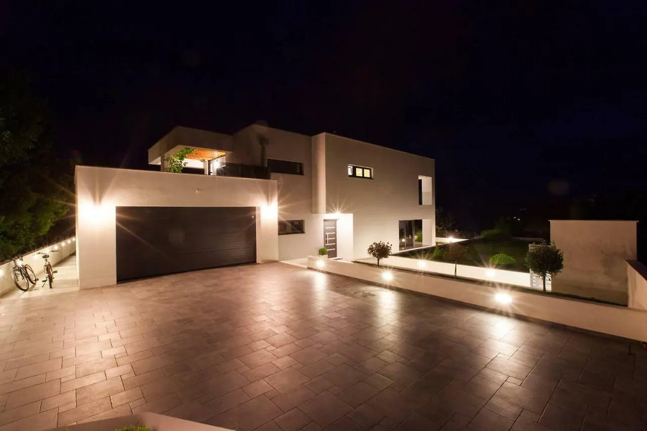 Villa Rina - Luxury Holiday Home ツリクヴェニツァ
